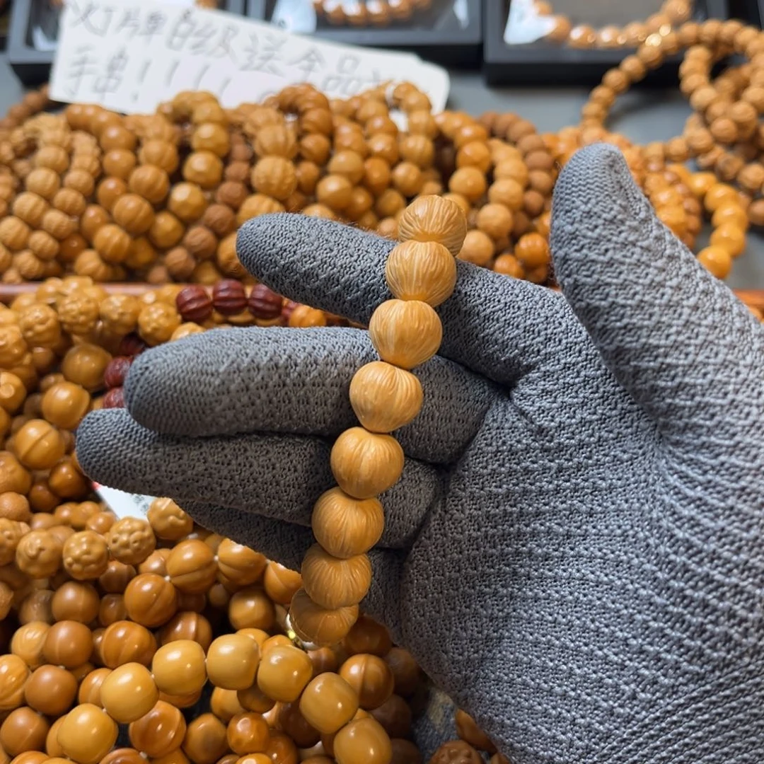 王***。吊坠猴头核桃拉丝屁桃