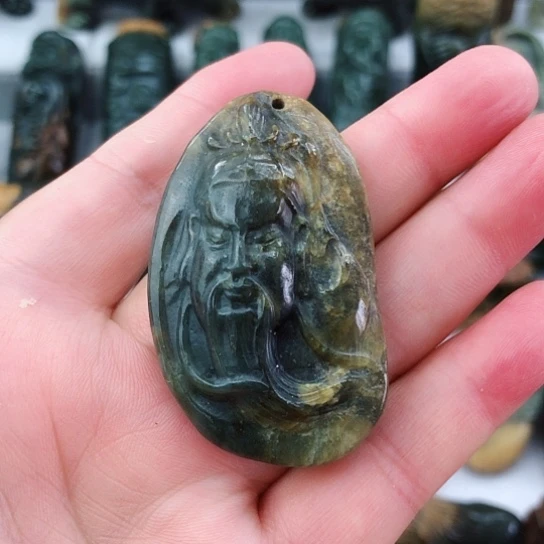 未镶嵌岫岩河磨玉（透闪石质玉）挂件