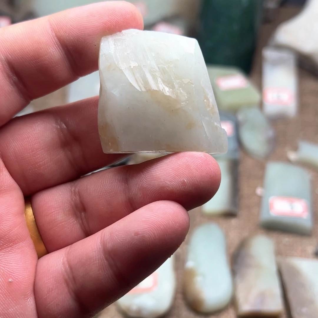 未镶嵌和田玉（糖玉）珠宝半成品