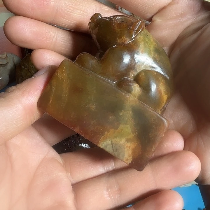 和田玉未镶嵌把件