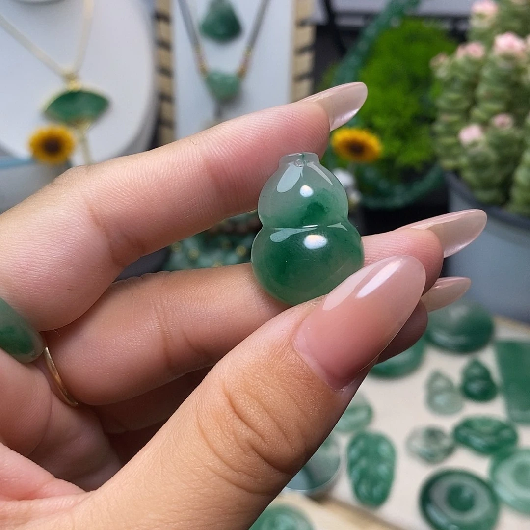 颈饰未镶嵌石英岩玉