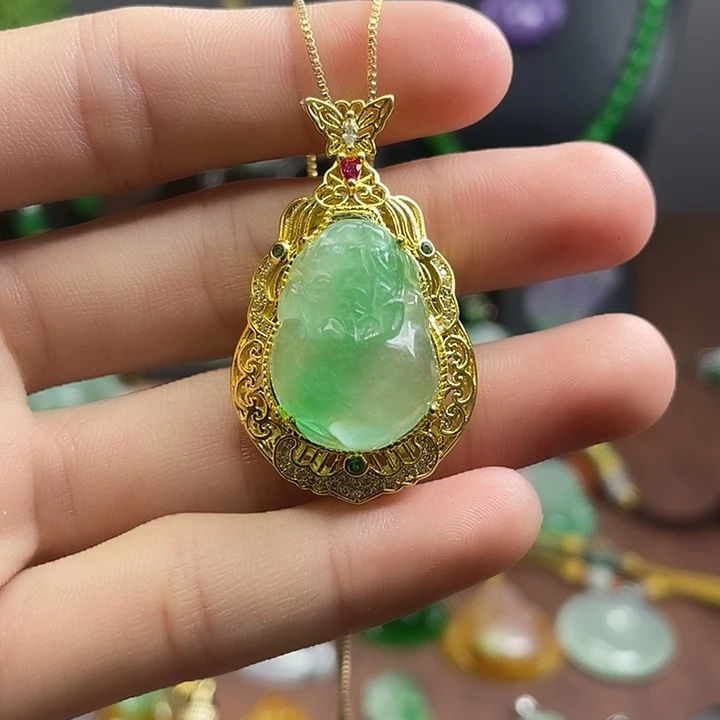 翡翠未镶嵌吊坠(赠链)