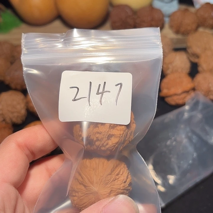 g***n把件文玩核桃40 尺  磨盘    2147