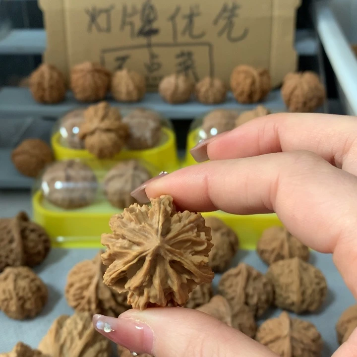 A***桥吊坠文玩核桃异形单只，有瑕疵