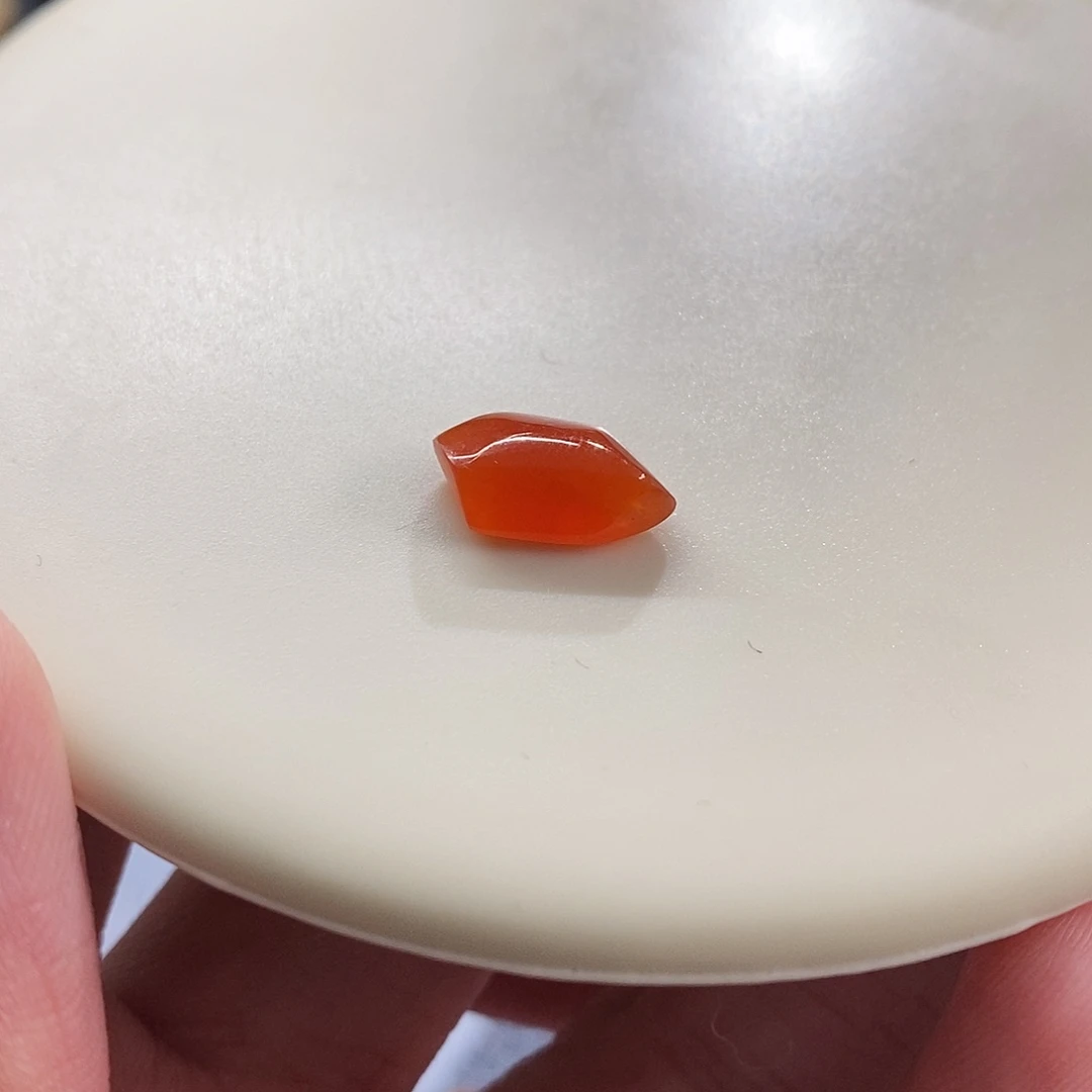 颈饰未镶嵌翡翠周**?冰红随形