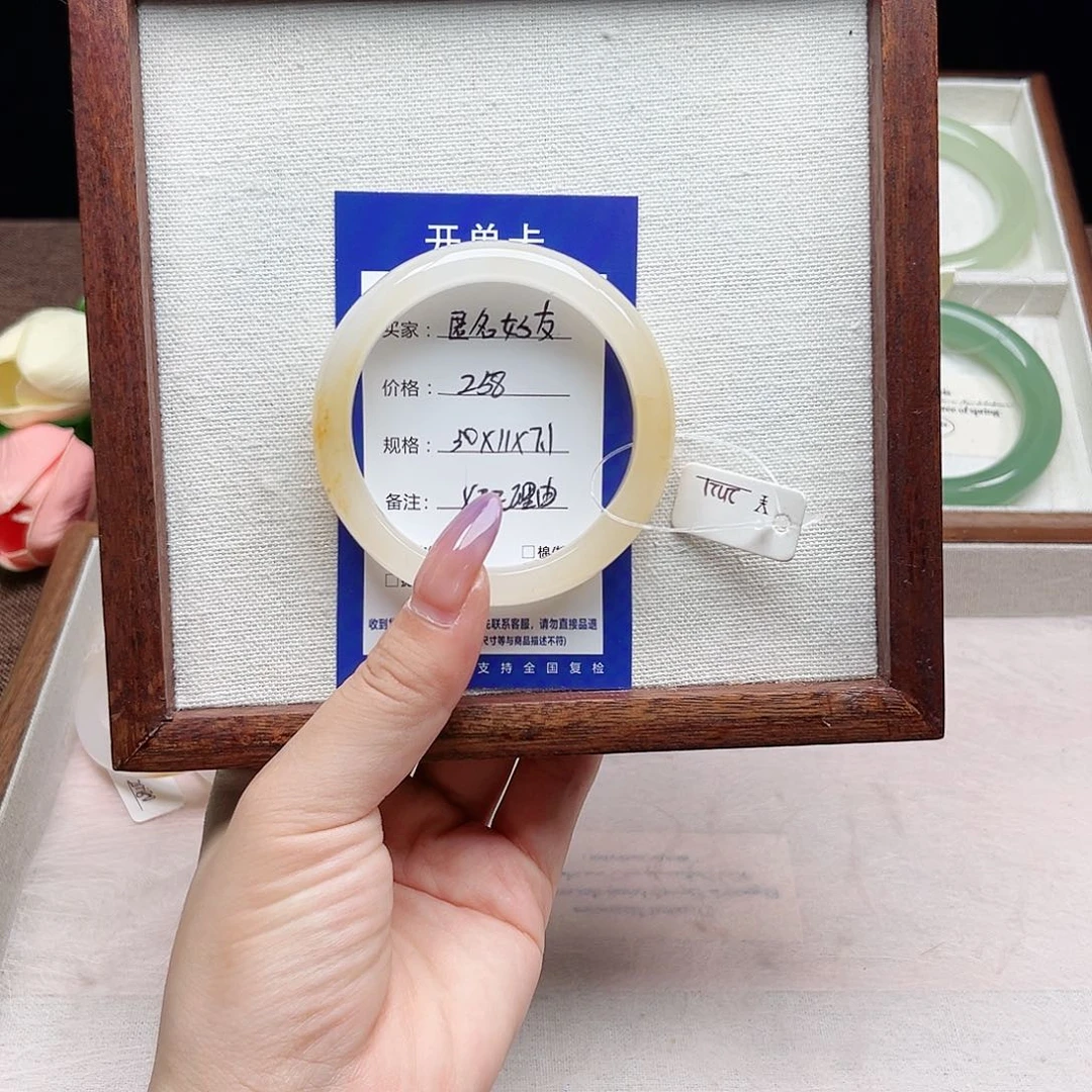 匿****未镶嵌手镯石英质玉