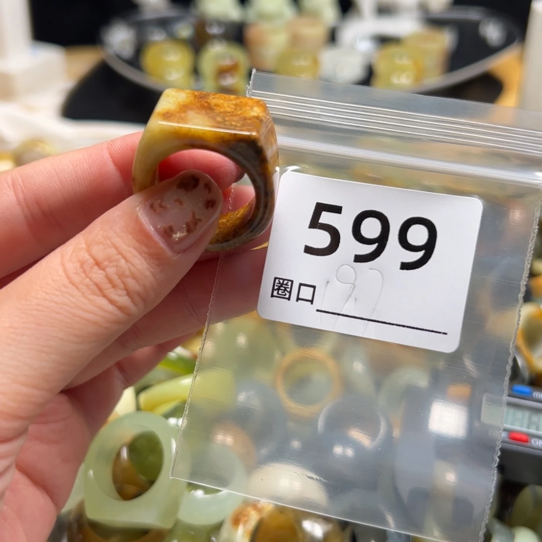 张***妈蛇纹石玉未镶嵌戒指
