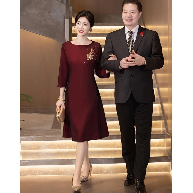 喜婆婆婚宴装红色订婚礼服女2025新款小个子妈妈敬酒服宴会连衣裙