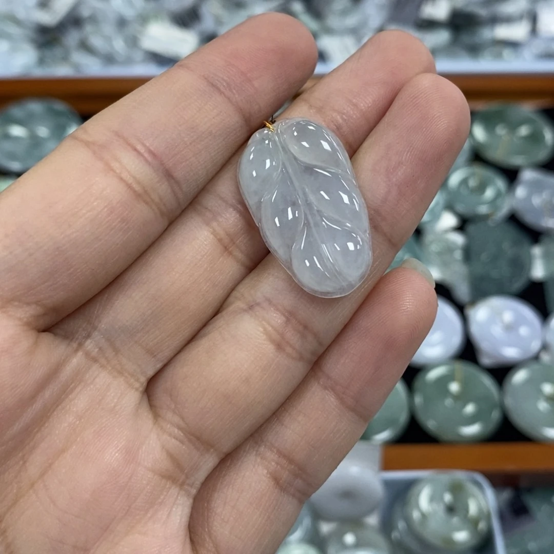 颈饰未镶嵌翡翠树叶