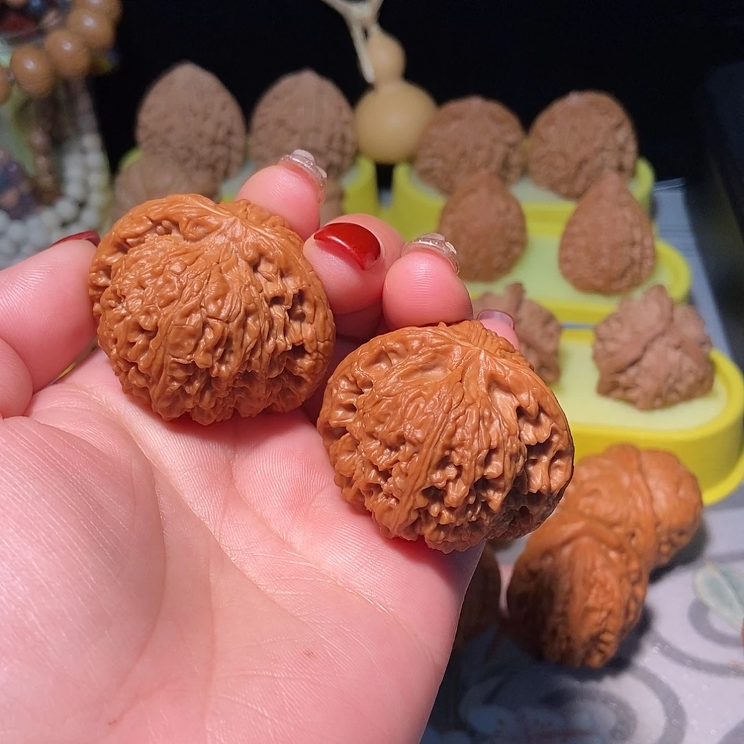 @***跑文玩核桃吊坠球疆