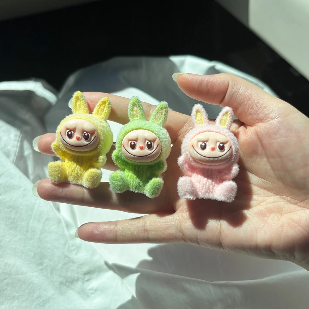 拉布布labubu新款坐姿汽车显示屏中控台车载摆件饰品卡通内饰礼物