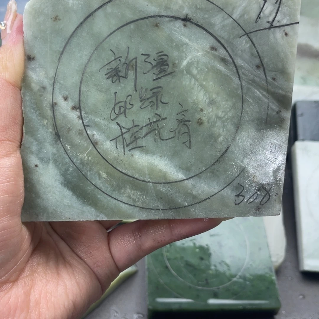 未镶嵌手镯和田玉定制手镯