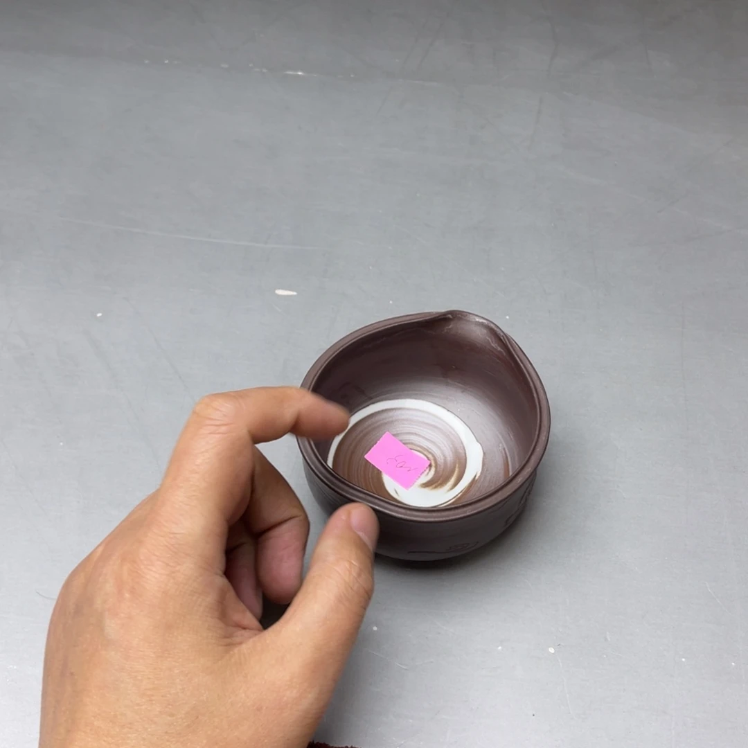 瓷片志**中密密麻麻地铺满一