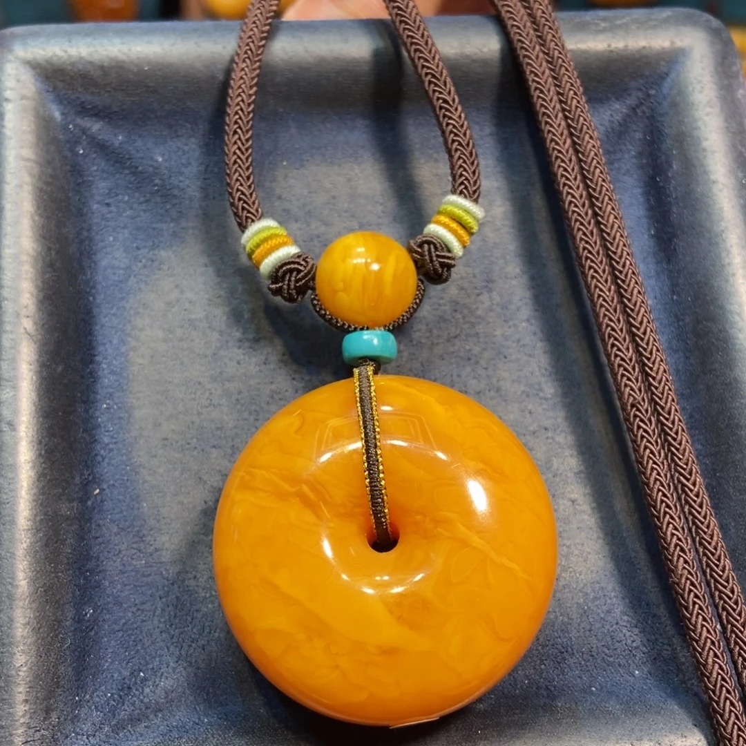 琥珀未镶嵌颈饰蜜蜡