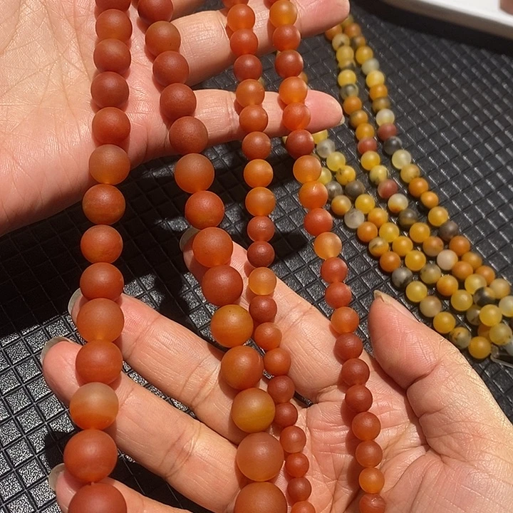 石英质玉（黄龙玉）未镶嵌颈饰