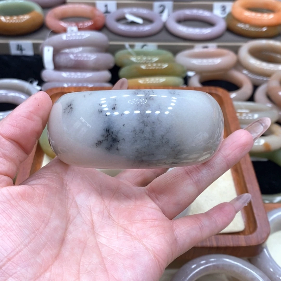 因***啊石英质玉未镶嵌手镯