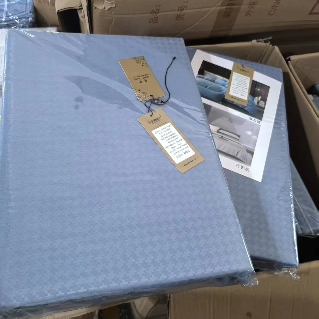 海石蓝四件套被套200*230床单230×250.枕头套48×74。