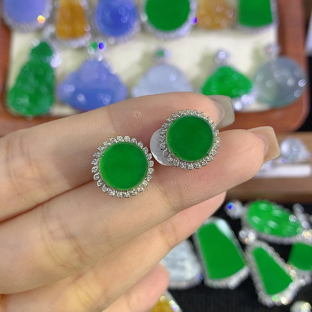 18K金镶嵌翡翠耳饰圆无事牌耳钉