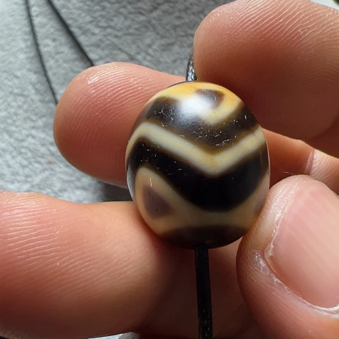 @***木如图所示细腻油润