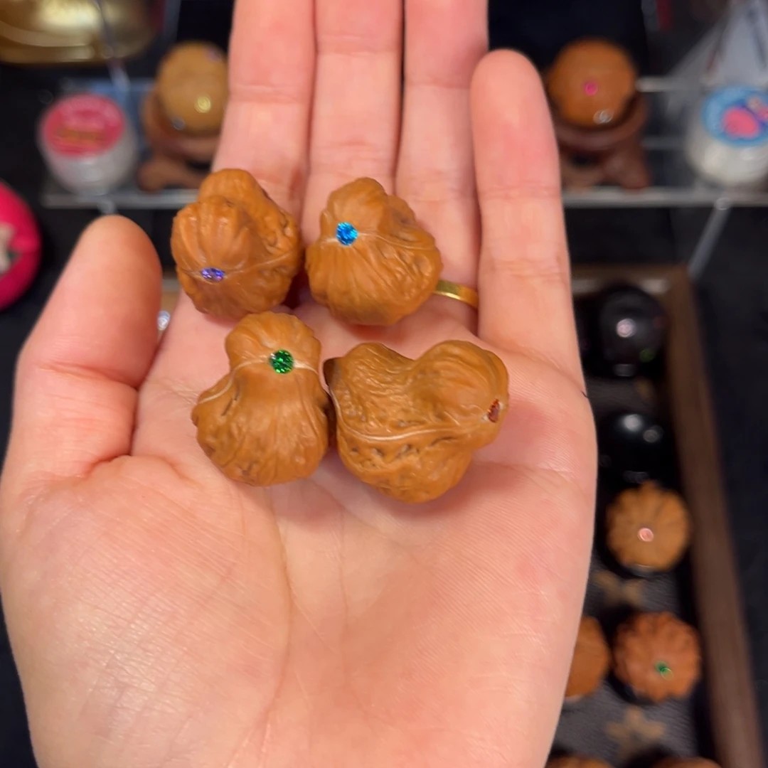 文玩核桃把件小鸟手捻两对镶嵌款