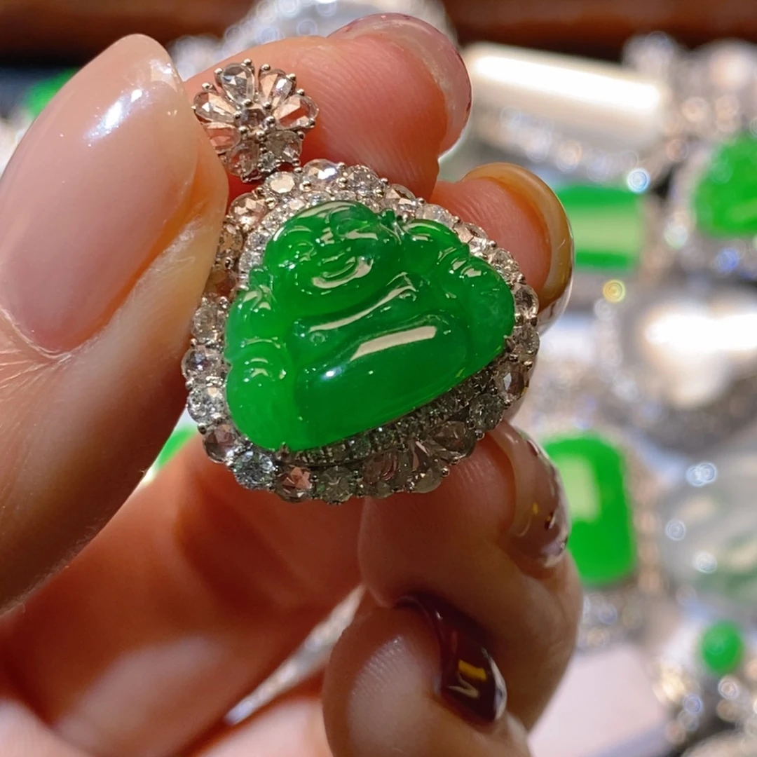 翡翠18K金镶嵌颈饰