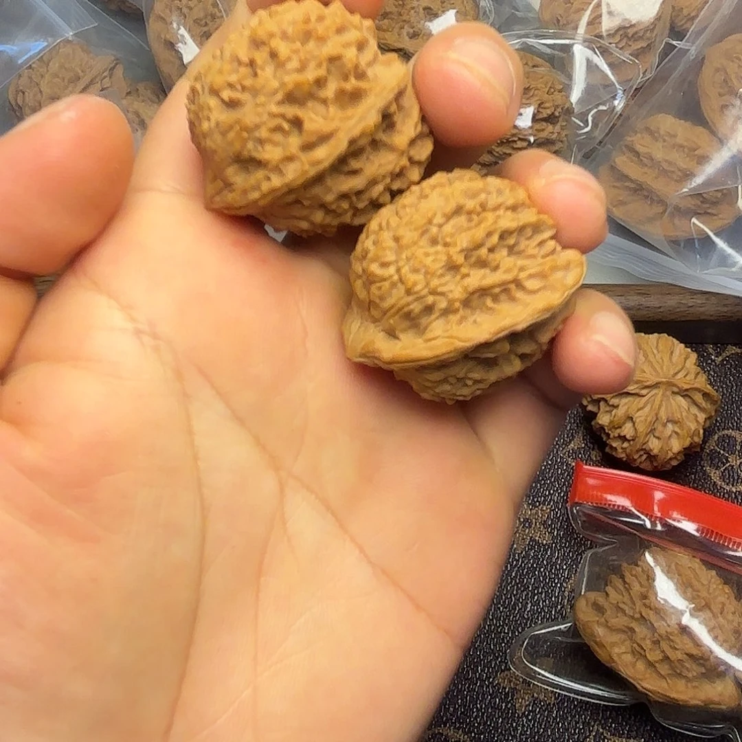 奇***笔核桃满天星核桃文玩