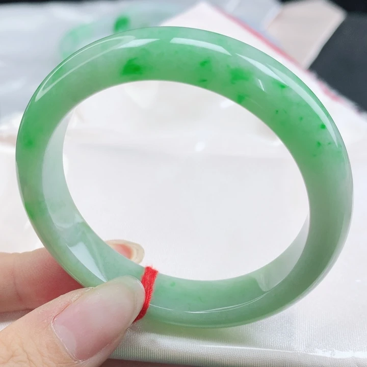 翡翠未镶嵌手镯缅甸52.7果绿飘阳绿正圈