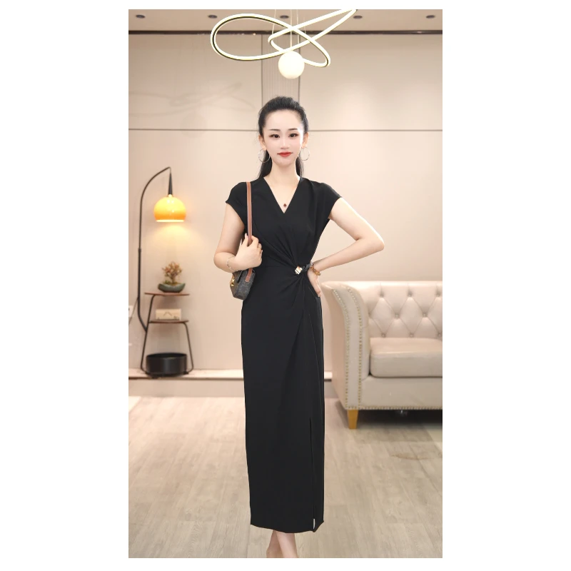 8218黑色连衣裙女2025夏季新款设计感时尚气质无袖V领显瘦连衣裙