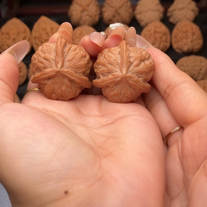 文玩核桃吊坠石门三棱