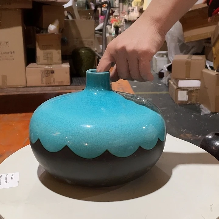 陶瓷花瓶，茶杯茶具。