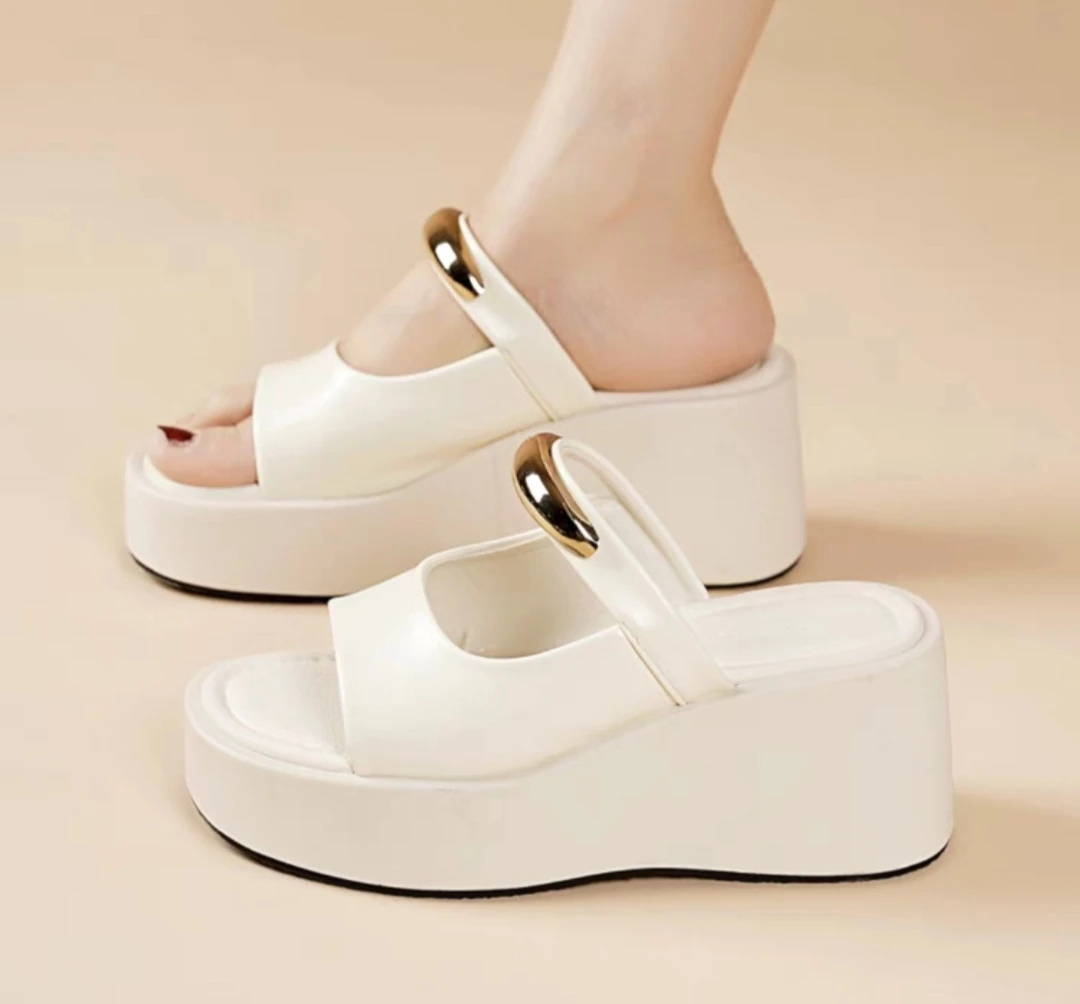 夏季外穿2025新款小个子增高厚底拖鞋女凉拖鞋配裙子沙滩休闲