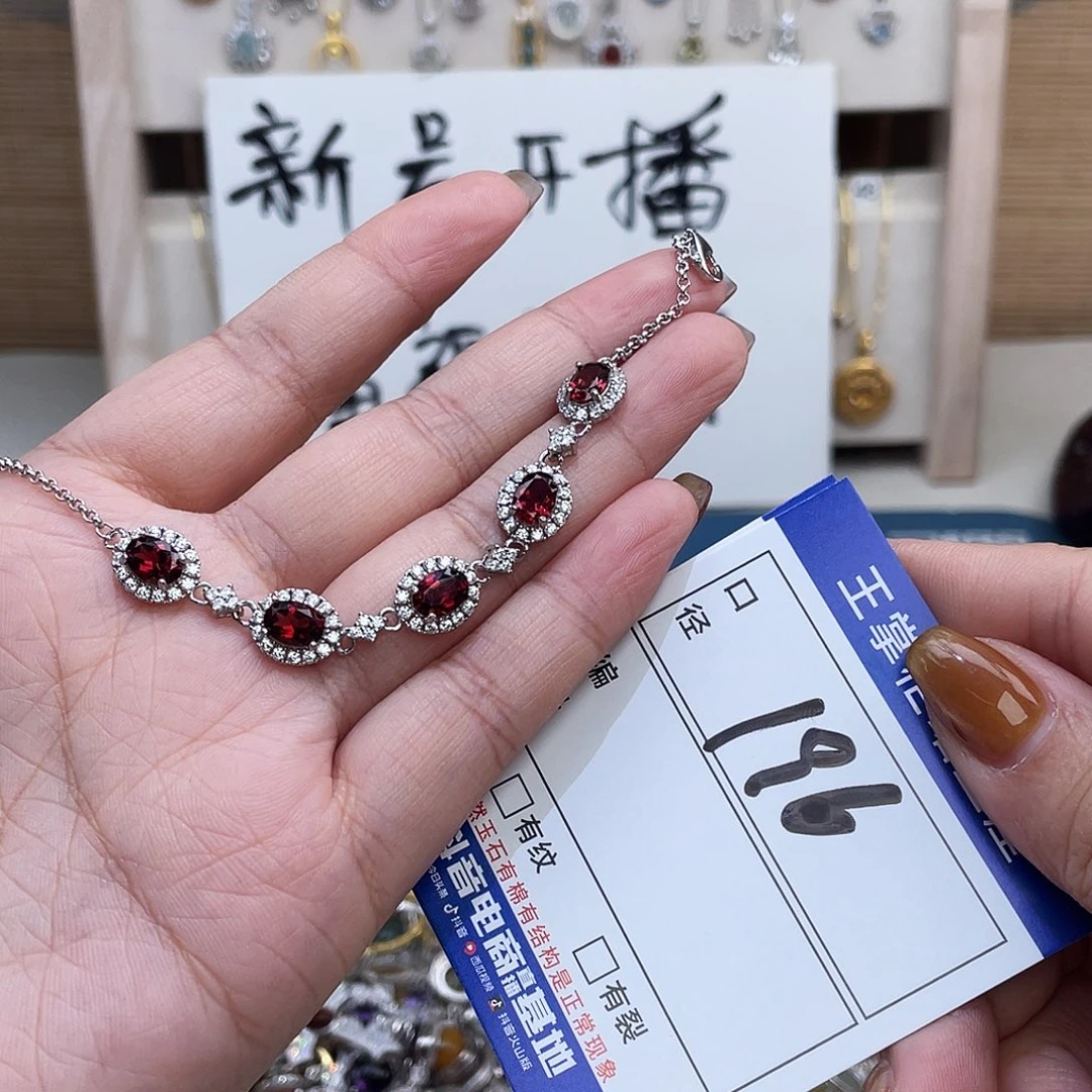 银S925镶嵌颈饰石榴石