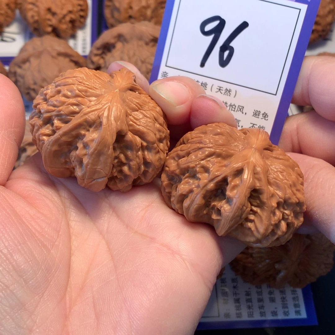 文玩核桃吊坠96白狮子异形