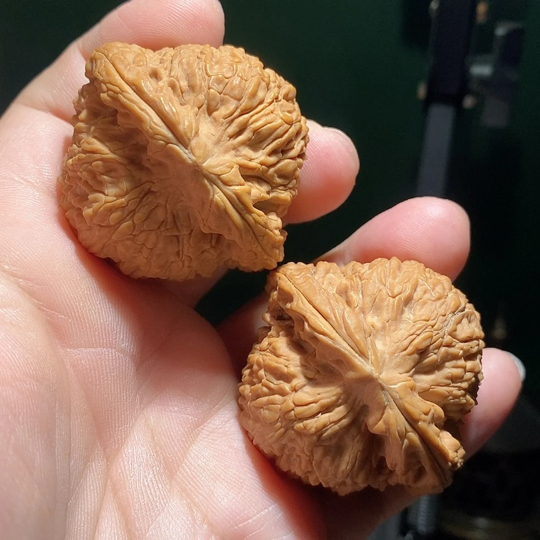 文玩核桃把件47粗筋南疆石全品