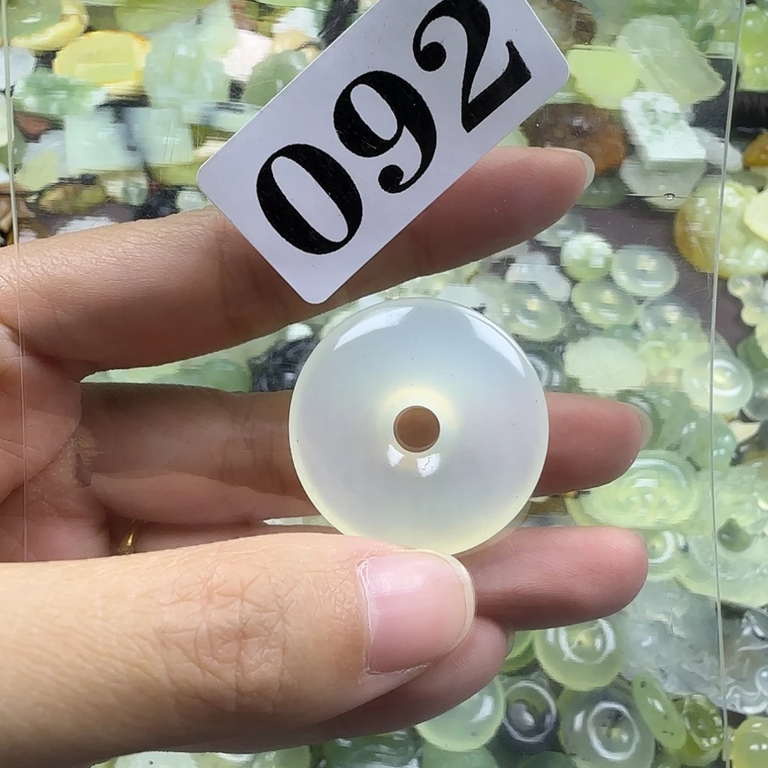 蛇纹石玉未镶嵌岫玉吊坠