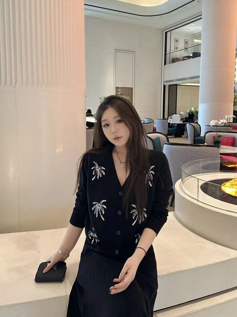 琪琪怪怪大码女装【首尔音信】亮片刺绣针织上衣+半身裙T17799QD