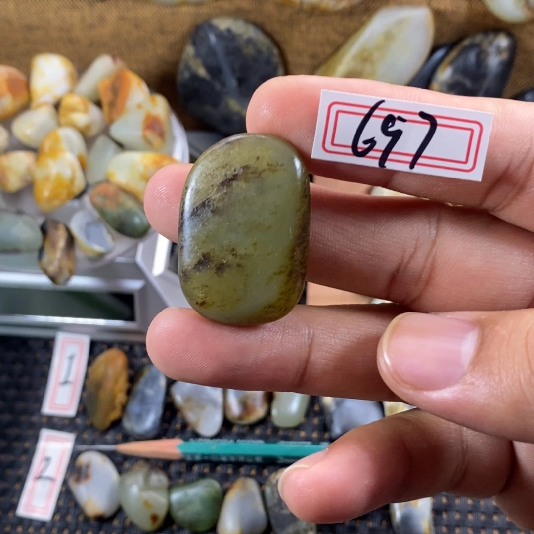 和田玉（糖玉）未镶嵌挂件