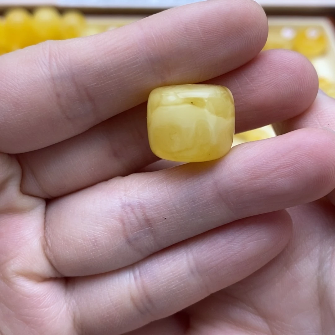 琥珀裸石未镶嵌15.5✖️13.2微瑕墩子