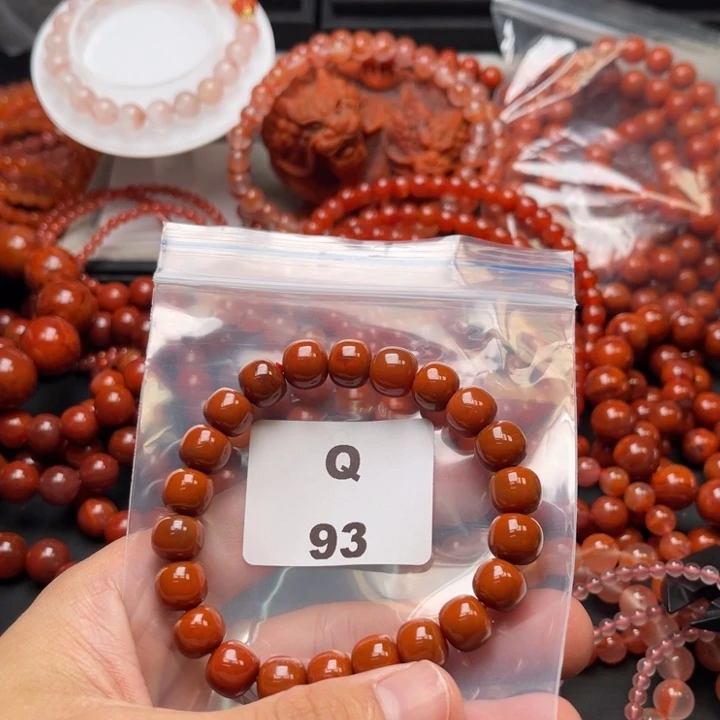 M***’南红玛瑙未镶嵌多样性发货默认微瑕称重10mm