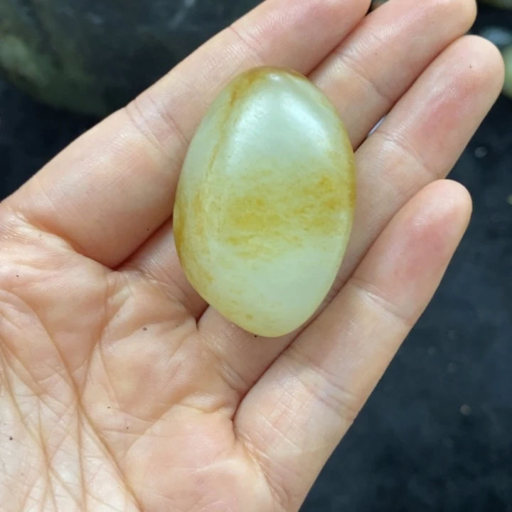 未镶嵌和田玉（糖玉）挂件玉**河