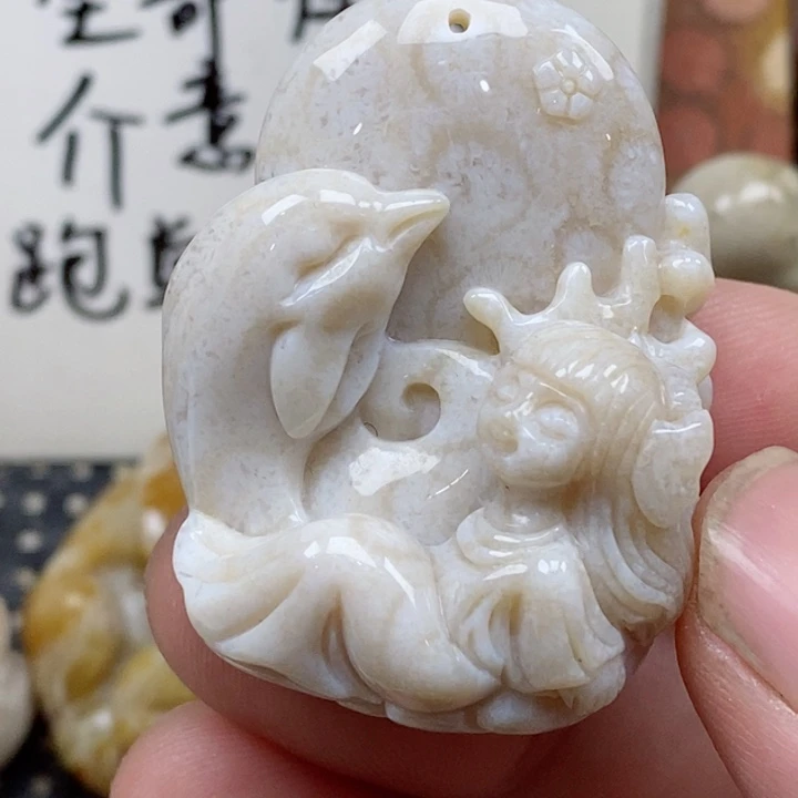 颈饰未镶嵌硅化珊瑚（珊瑚玉）