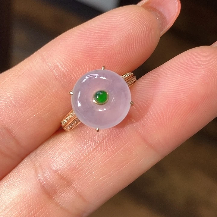 翡翠18K金镶嵌戒指平安扣