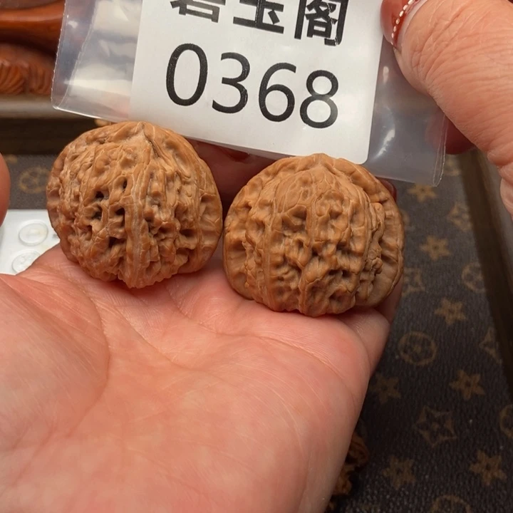 陈***豪桃核吊坠白狮子全品42