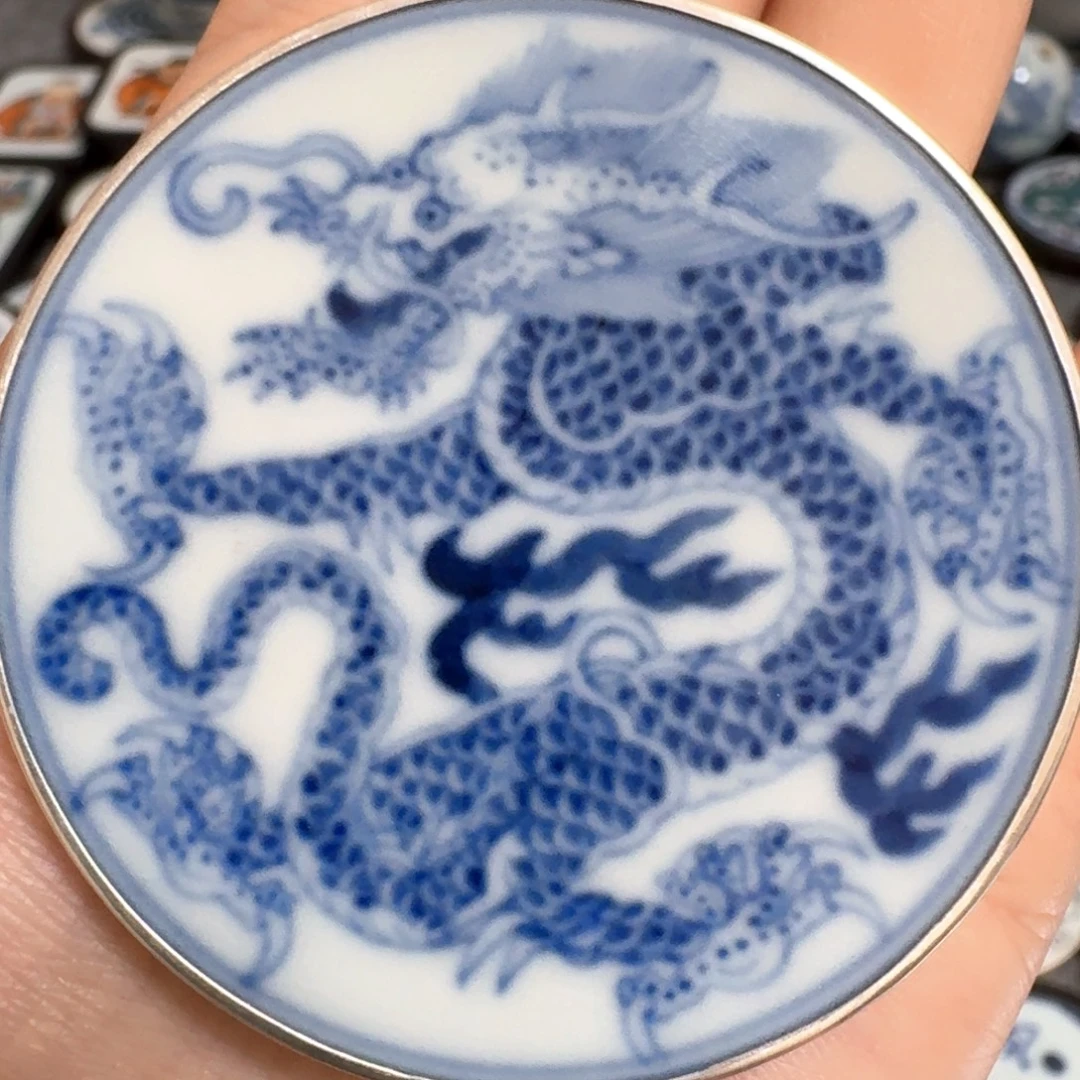 杨***瓷片青花龙挂件一个