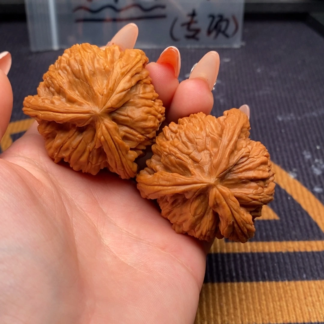 杨***子吊坠文玩核桃白狮子