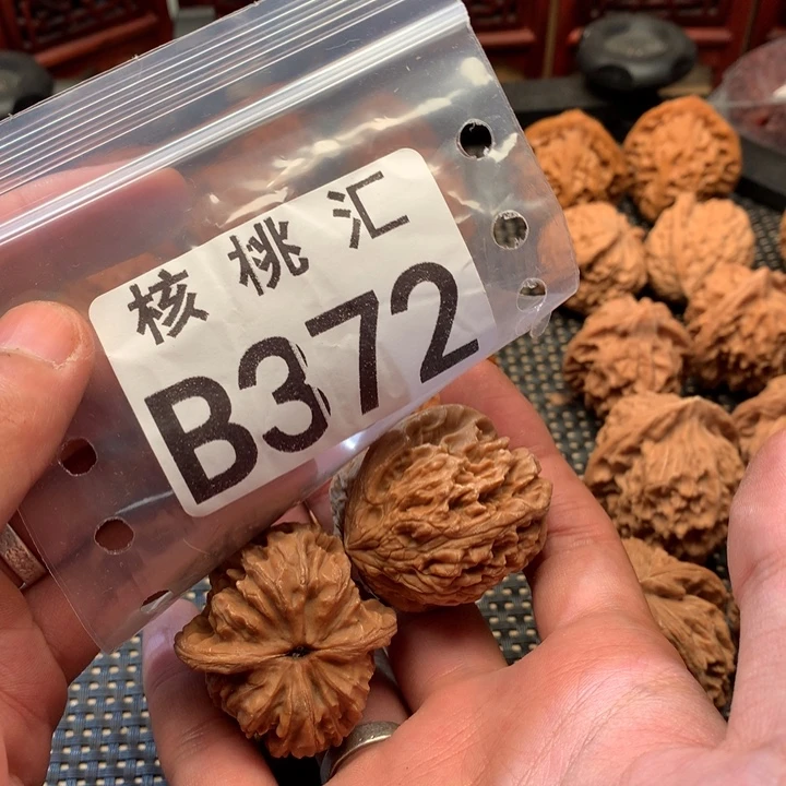 文玩核桃吊坠千佛山