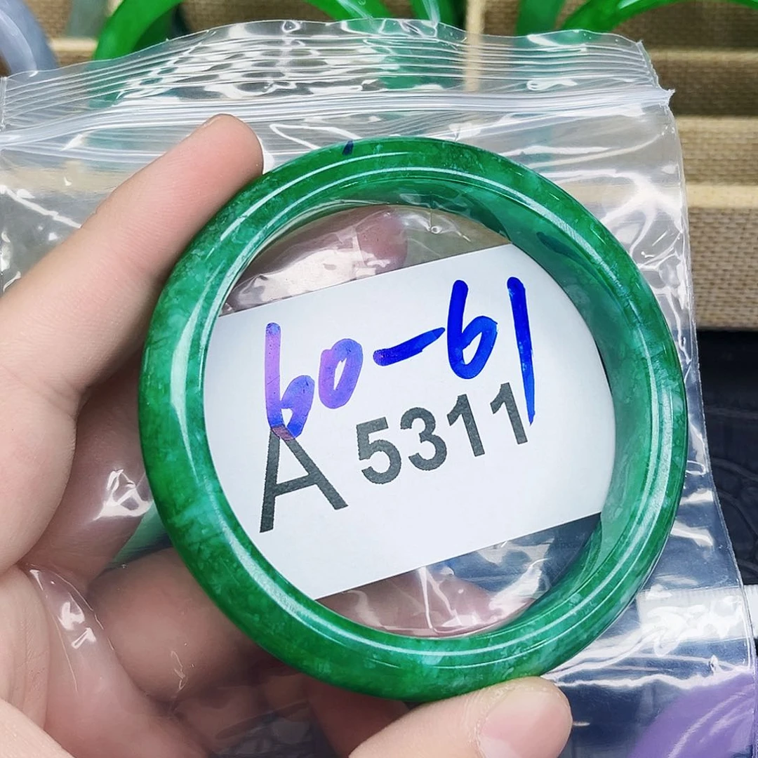 翡翠手镯未镶嵌默认微瑕