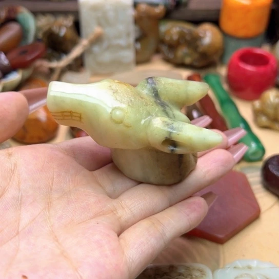 未镶嵌蛇纹石玉颈饰