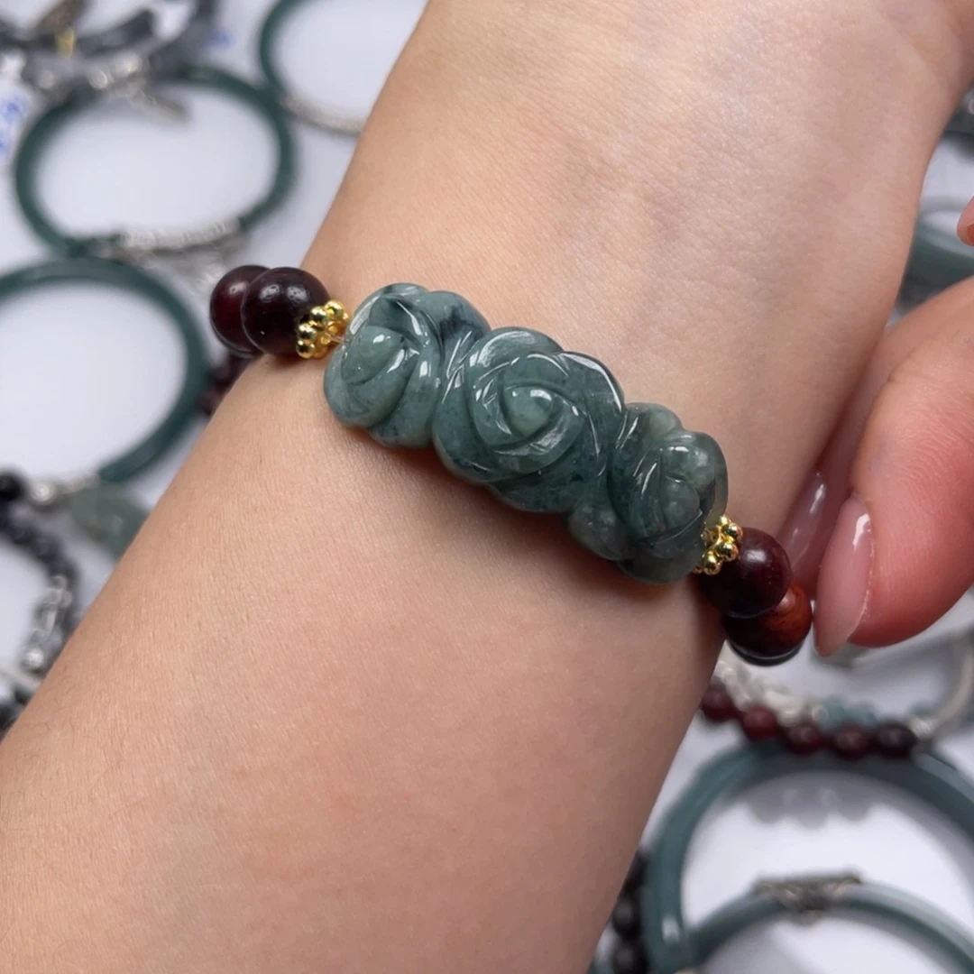 翡翠吊坠(赠链)未镶嵌