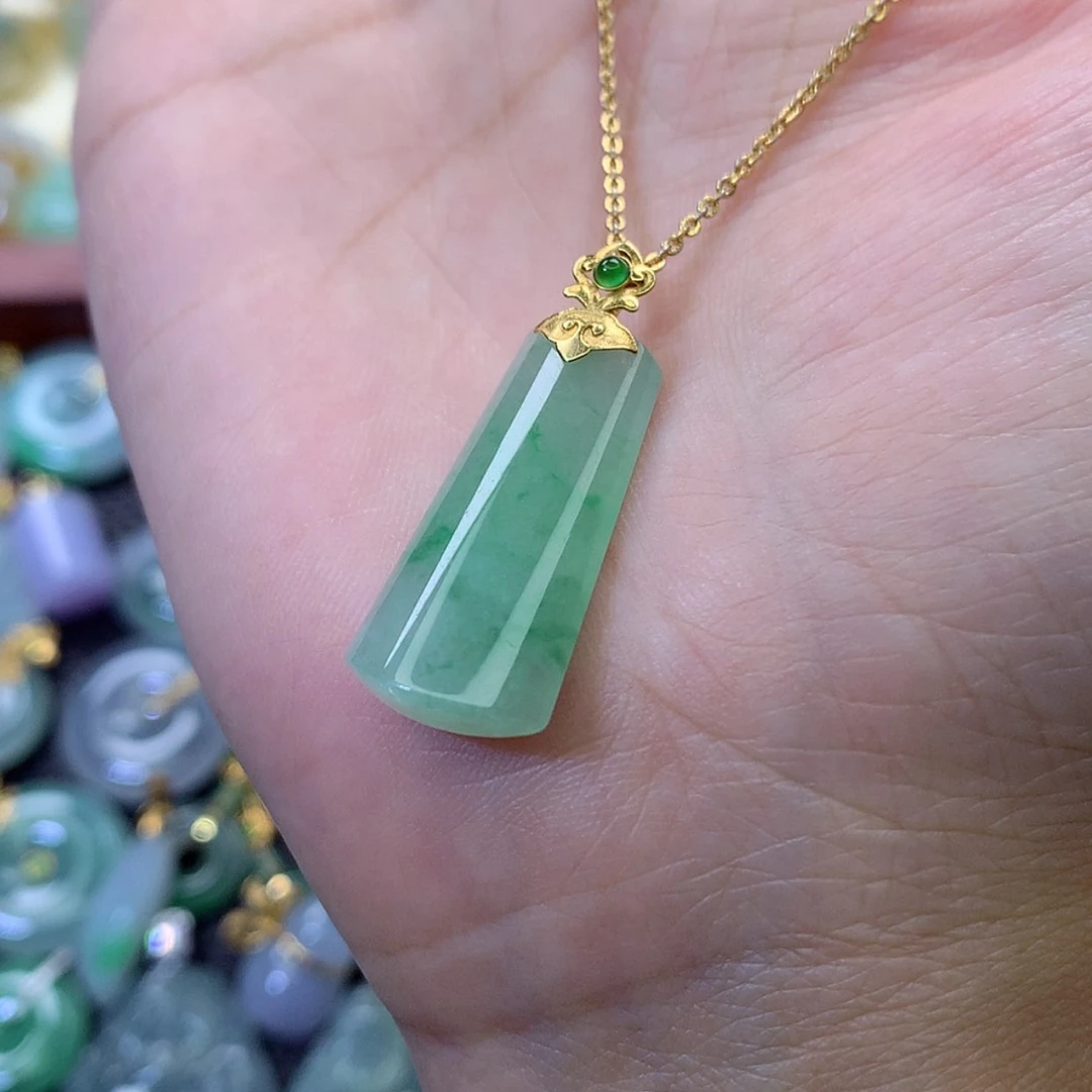 【闪购商品】吊坠(赠链)18K金镶嵌翡翠